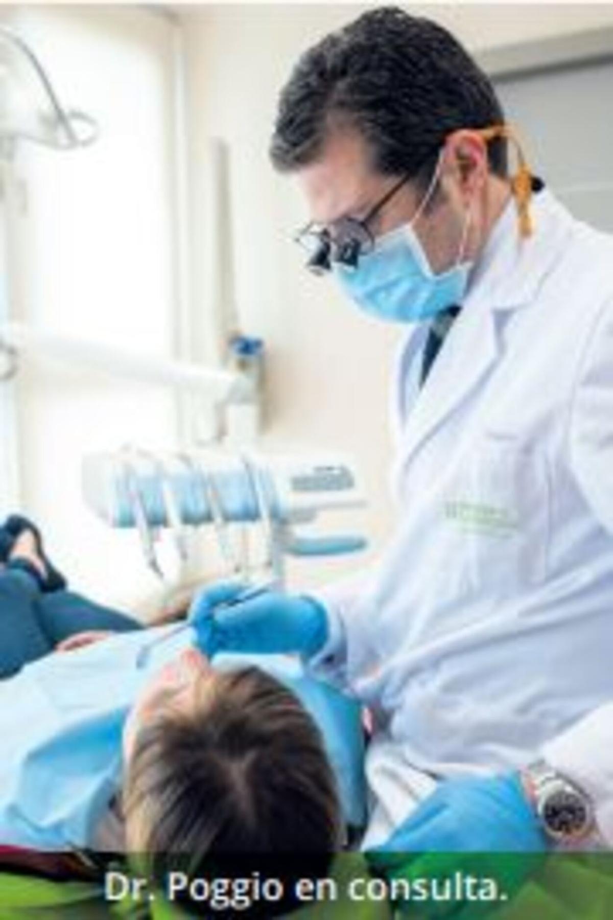 Doctor Poggio en consulta.