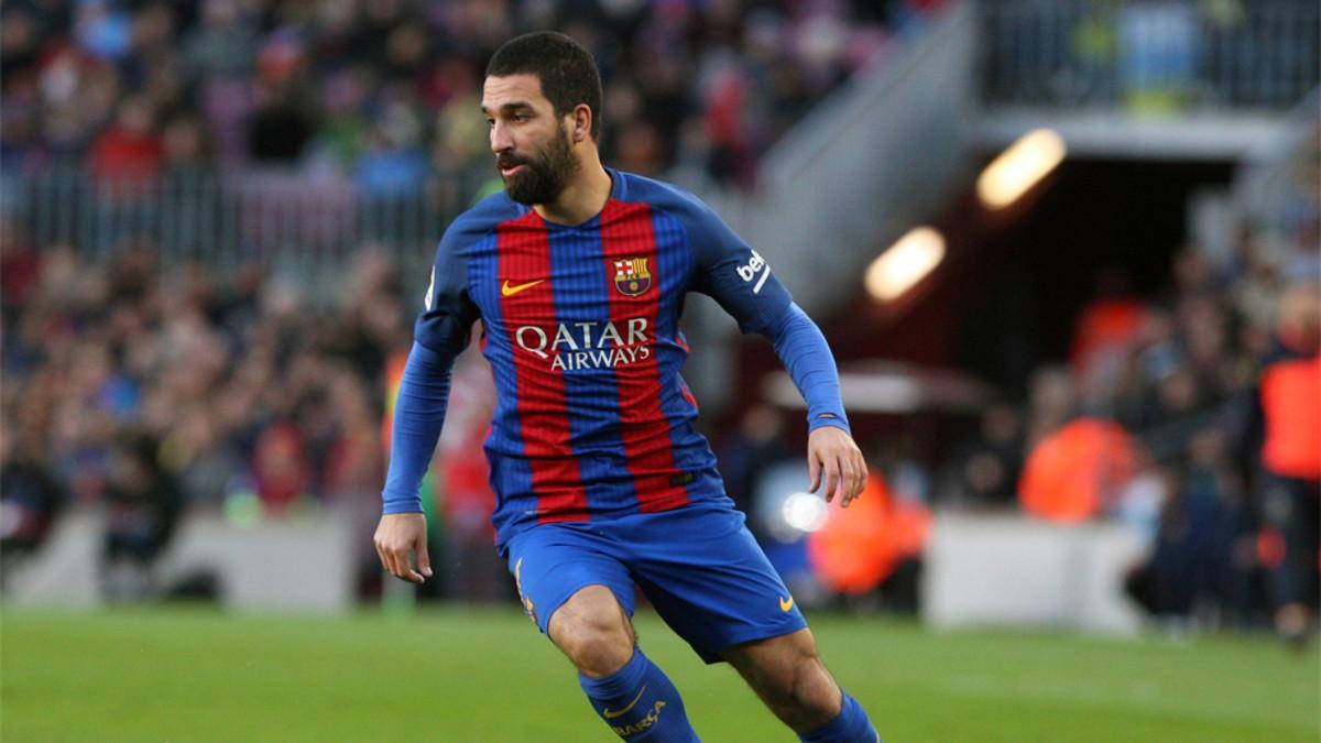 Arda Turan no concretó el interés de varios clubes por su fichaje