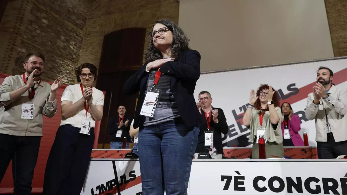 El primer discurso 'político' de Oltra tras su regreso: "El pueblo salva al pueblo y se salva votando"