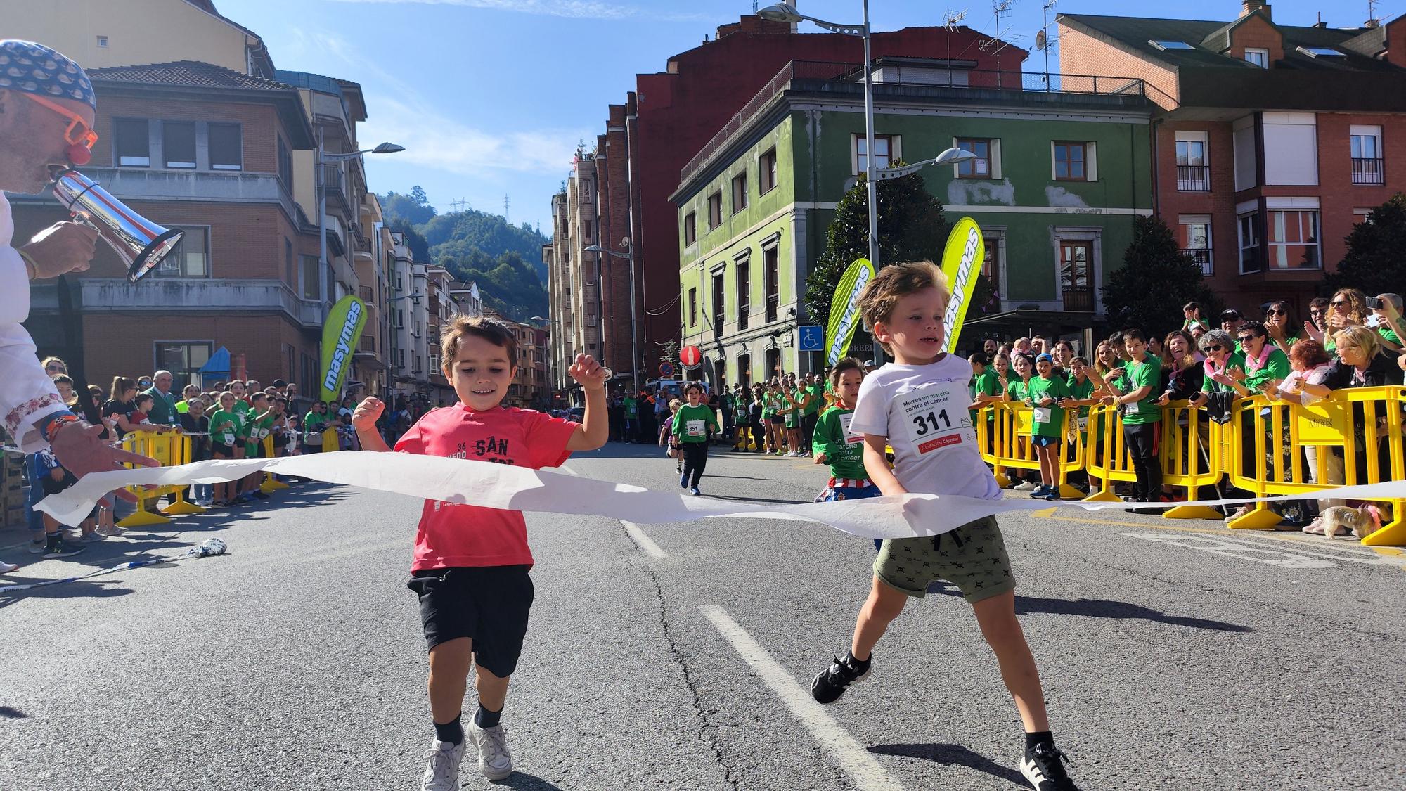 EN IMÁGENES: Asturias se echa a la calle para correr contra el cáncer