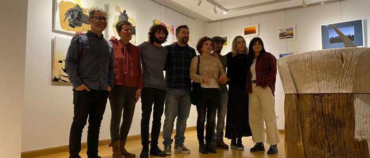 Javier Martínez, Dolores Álvarez, Pablo Casanueva, Jorge Sampedro, Sandra Asenjo, Iván Casanueva, Petit Colage y Aida Cangas, ayer, en Ribadesella.