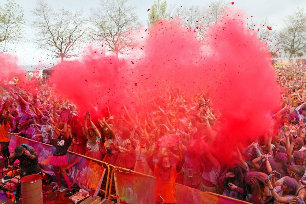 La Holi Life tiñe Vigo con toneladas de color