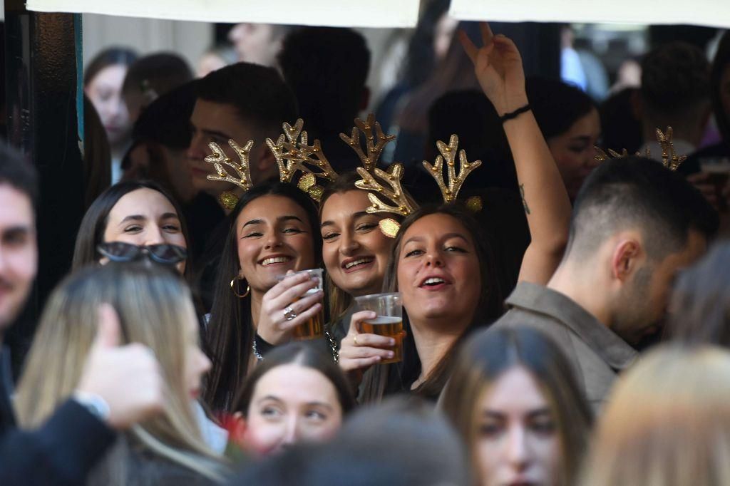 Murcia se echa a las calles durante el tardeo de Nochebuena