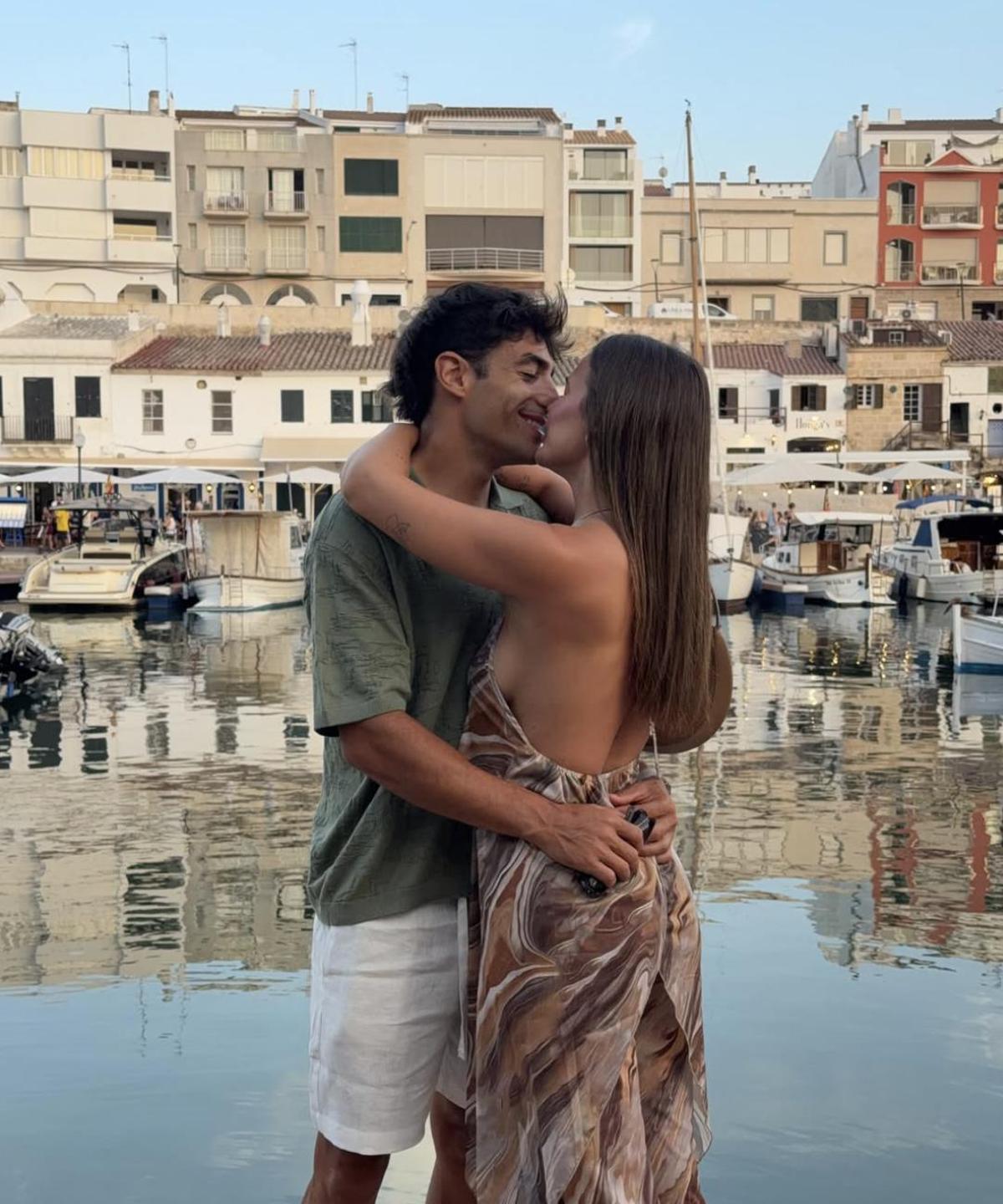 Laura Escanes junto a Joan Verdú, felices y enamorados