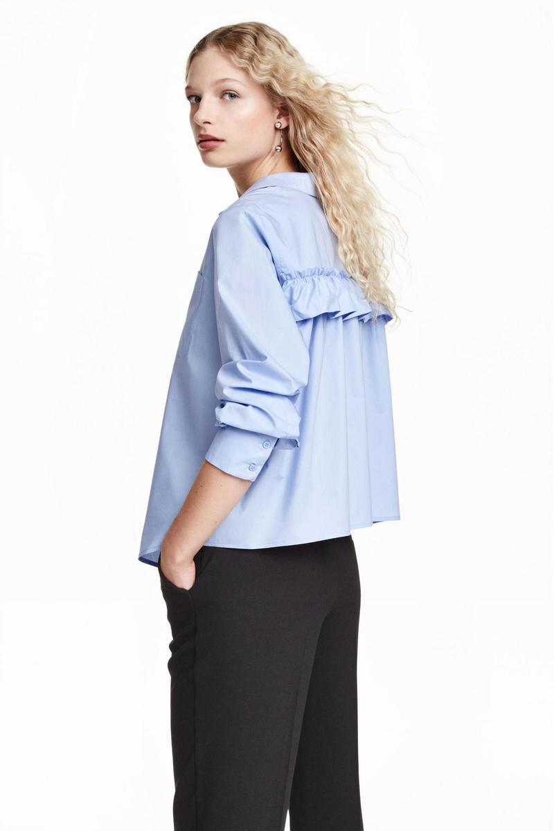 Tendencia popelín, blusa amplia con volante en la espalda de H&amp;M (34,99€)