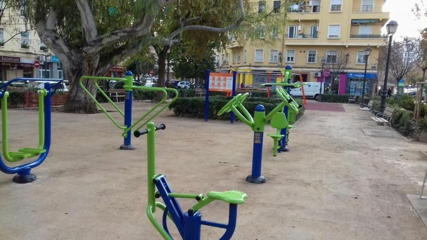 Remodelación de los juegos infantiles en la calle Senyera