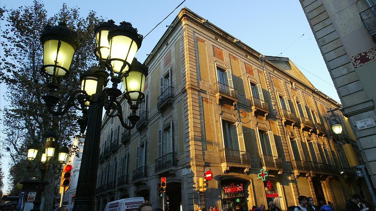 El Palau Moja, la mejor esquina de la Barcelona antigua, que Antonio López compró por 700.000 pesetas en 1870.