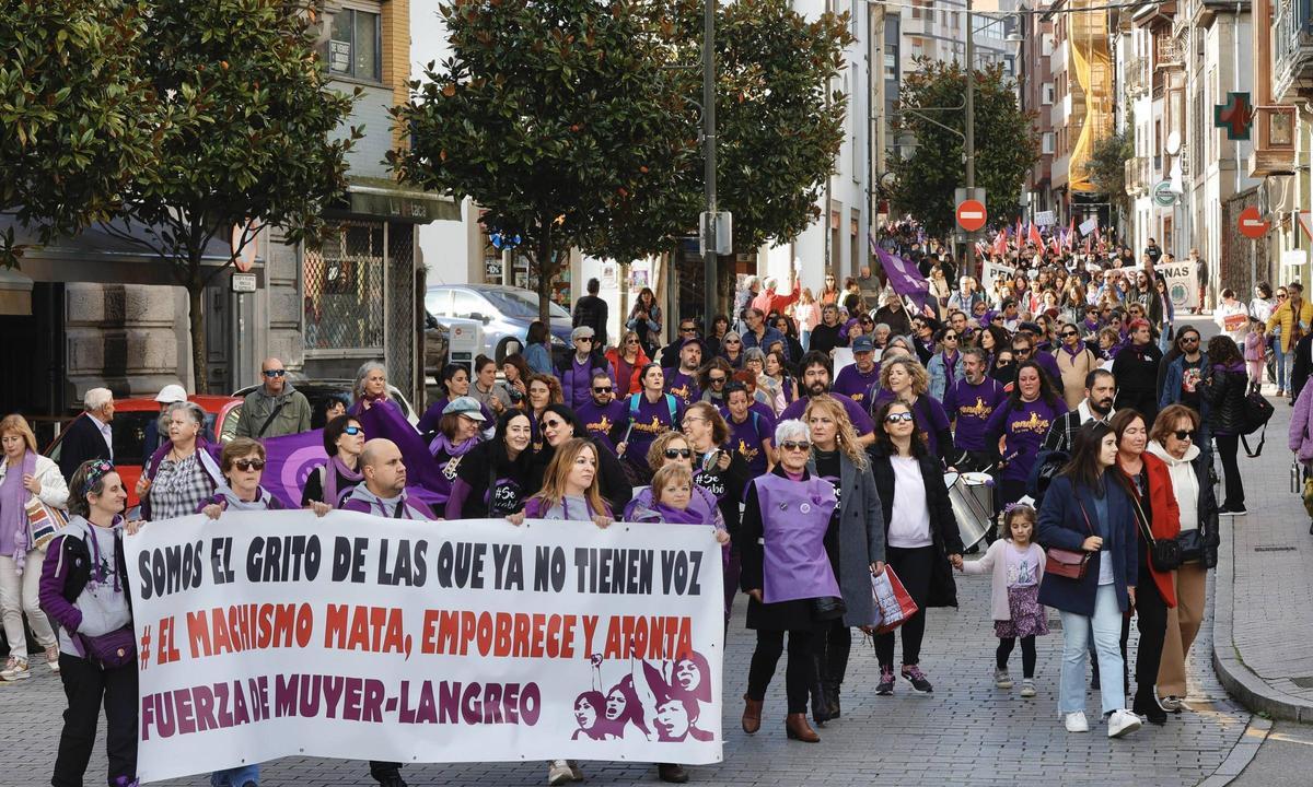 La manifestación del 8 M en Pola de Siero en 2023