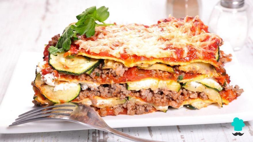 Lasaña de calabacín y carne picada: la versión ligera del clásico italiano que queda igual de jugosa