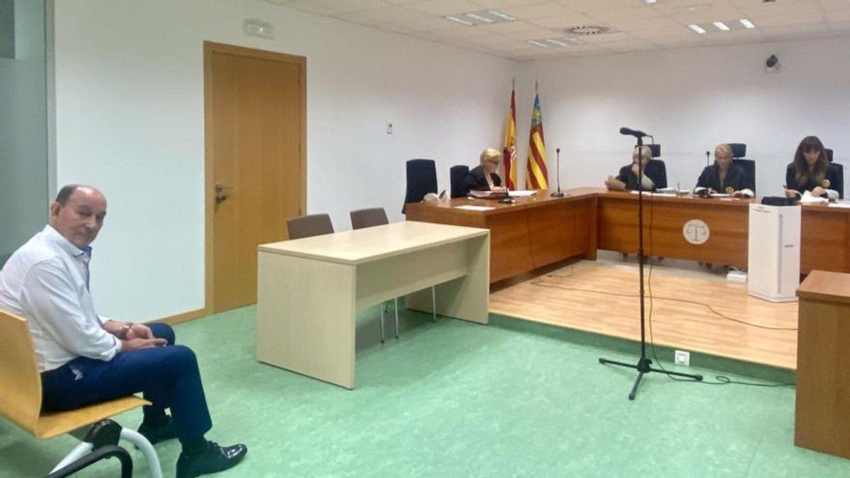 El acusado momentos antes de que comenzara el juicio en la sección Primera de la Audiencia Provincial el pasado julio.