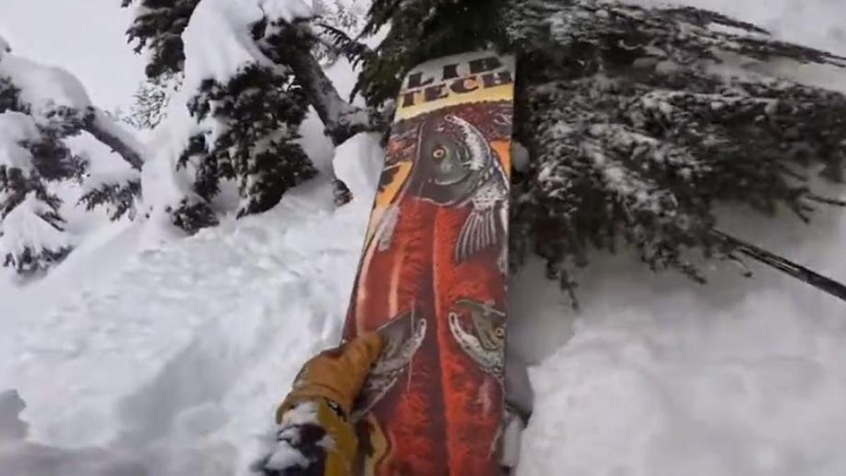 VÍDEO | Un esquiador salva a un 'snowboarder' de morir sepultado por la ...