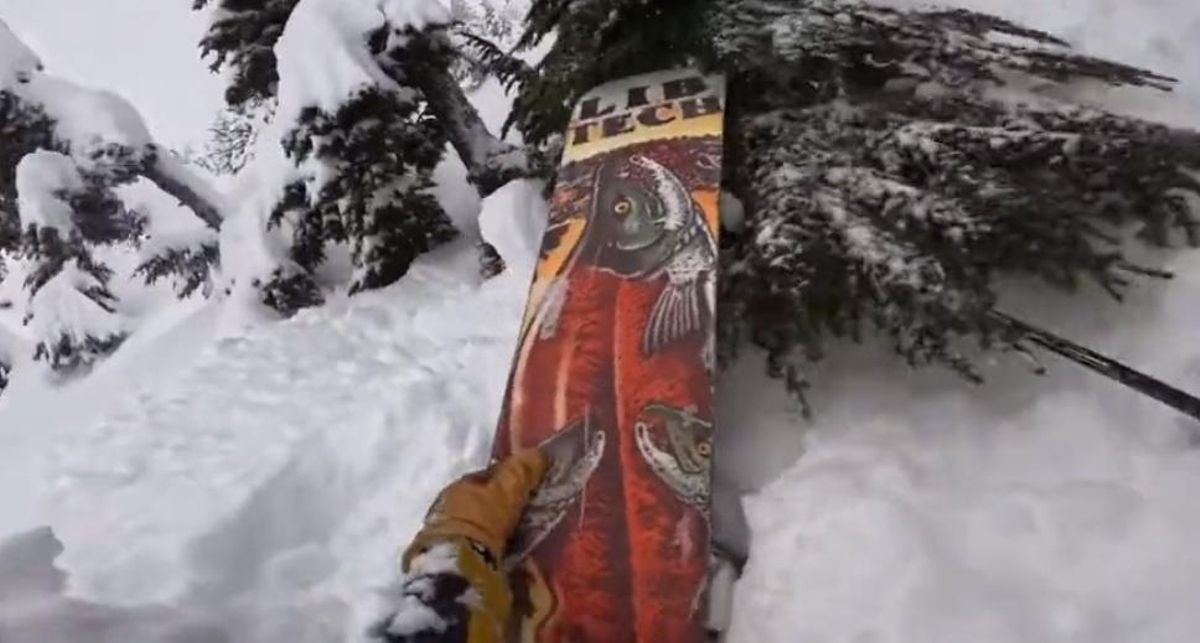 Un esquiador salva un home de morir sepultat per la neu Un esquiador salva un home de morir sepultat per la neu