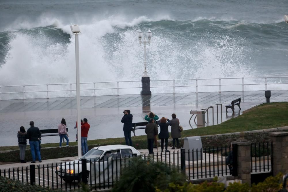 Oleaje en Gijón