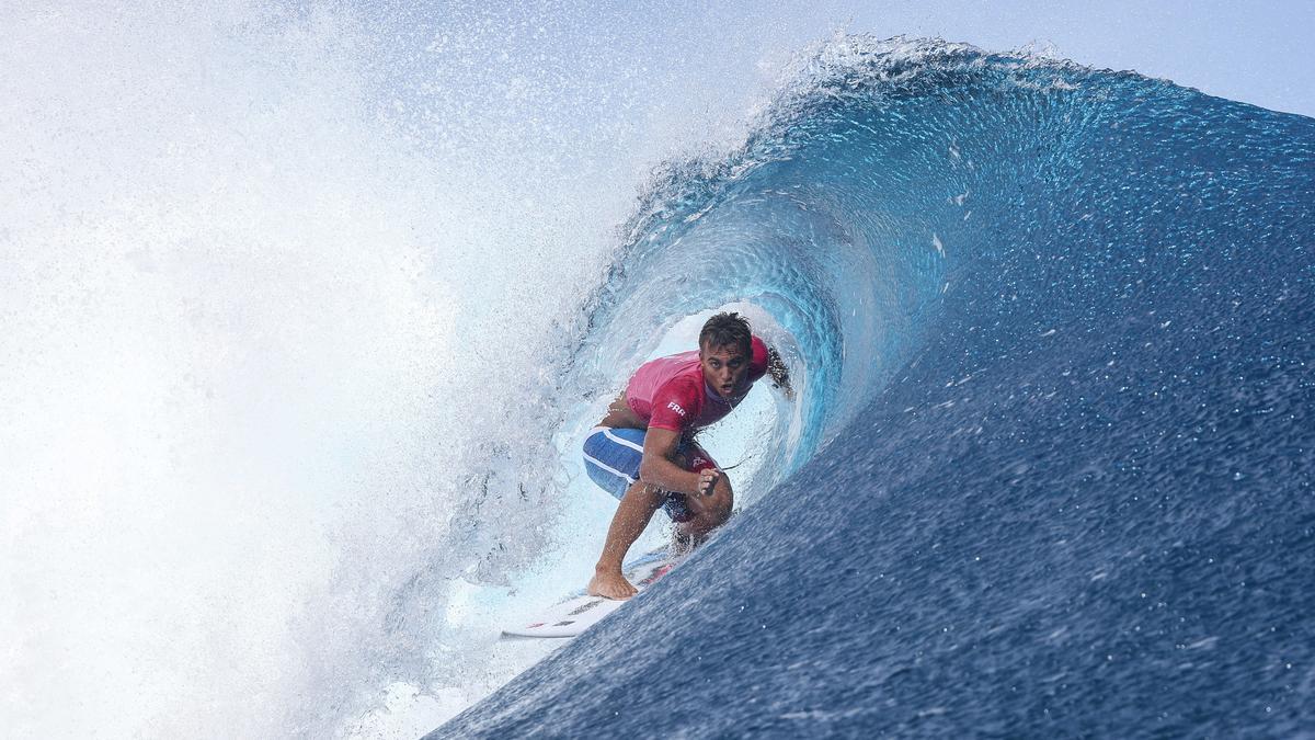 Kauli Vaast, oro en el surf de París 2024.