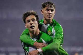 Riquelme pone en vereda a un Betis ilusionante en Europa