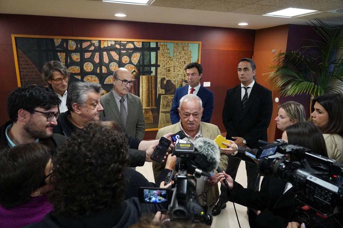 presentación de la obra 'Vidrieras de la Catedral', de Antonio Pedrero, cedida al Archivo Histórico Provincial