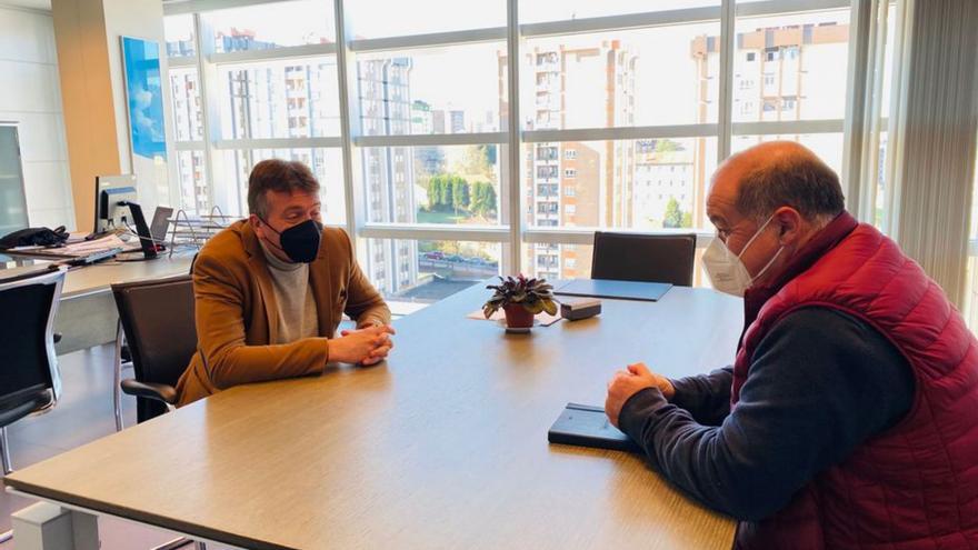 Sergio Valles y José Ángel Álvarez “Quirós”, en la reunión celebrada ayer.
