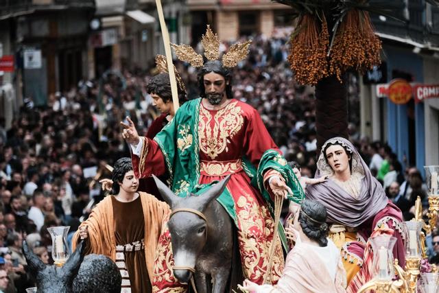 Semana Santa Málaga 2025: Posible Permuta entre Mena y Zamarrilla para un Complejo Jueves Santo