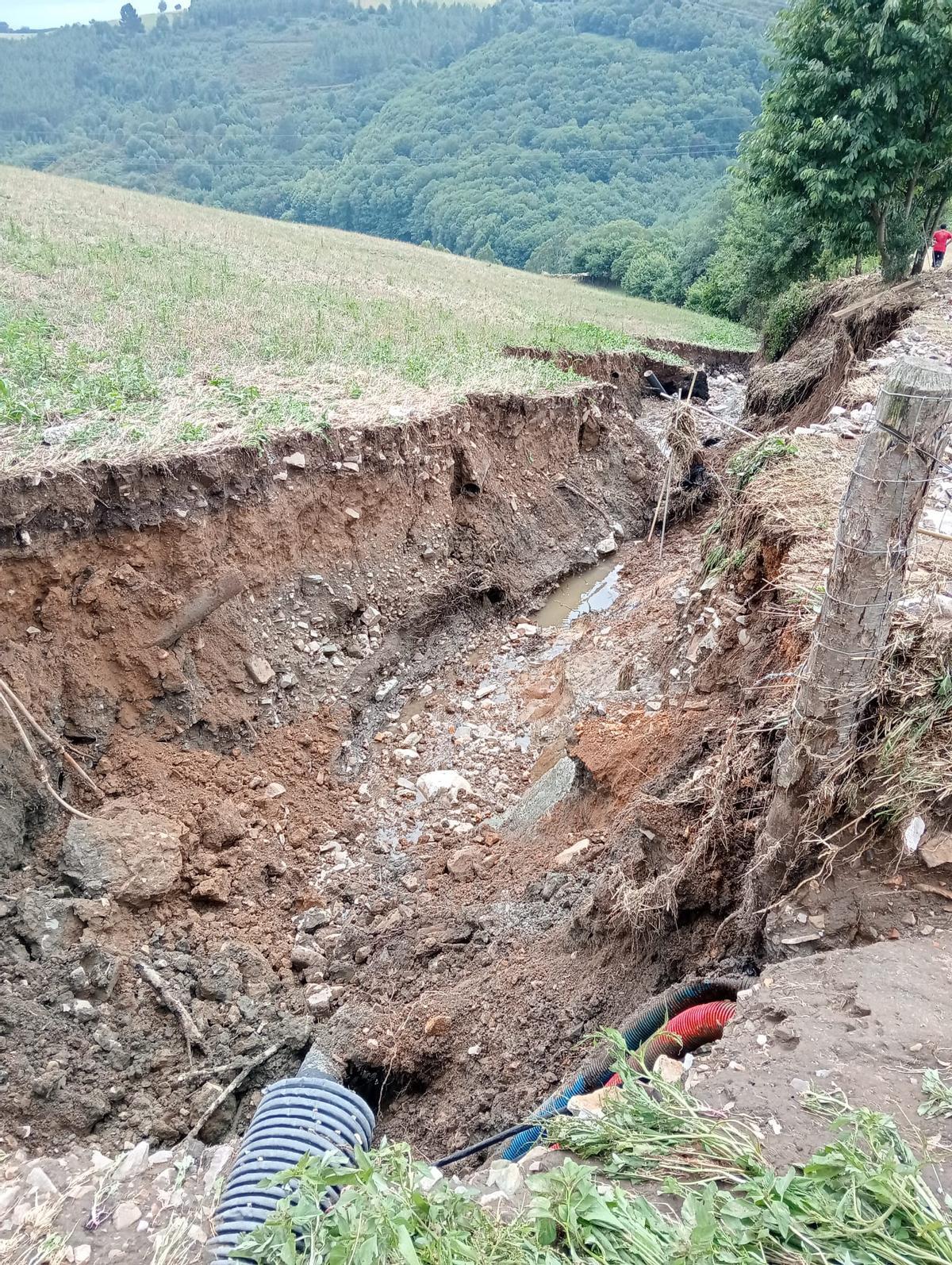 En imágenes: Así quedó el pueblo de Fontalba, en Tineo, tras la tromba de agua registrada el viernes