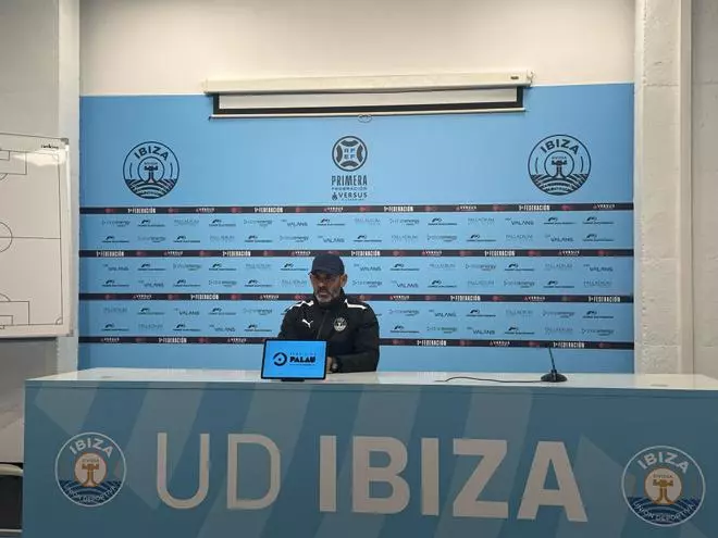 Paco Jémez, técnico de la UD Ibiza: «Es un partido muy importante, pero no definitivo»