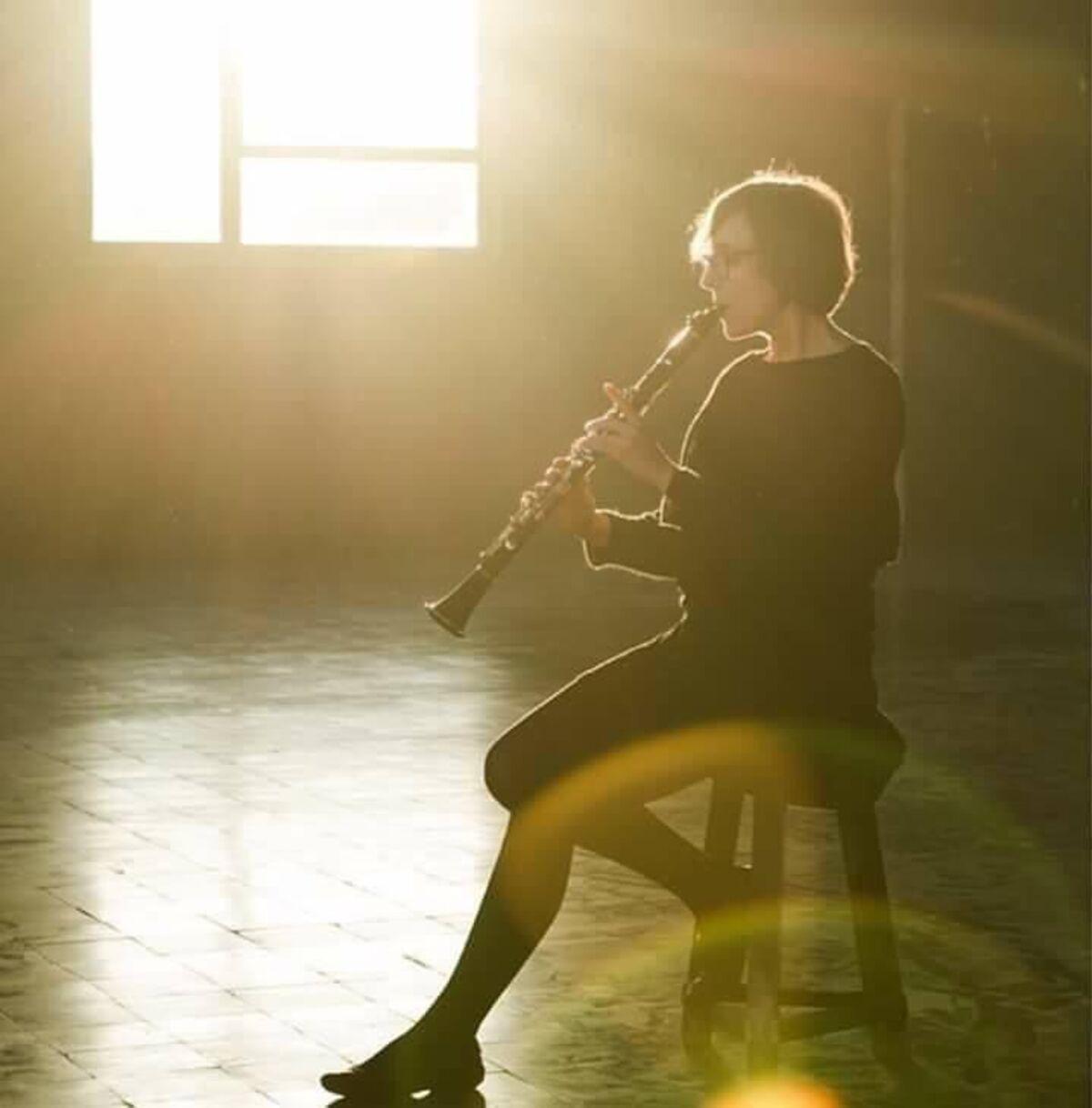 Lara Queralt la clarinetista que forma parte de “Les Estrafolàries”