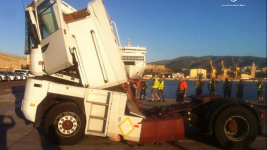 Lkw mit defekten Bremsen verursacht Unfall im Hafen von Palma