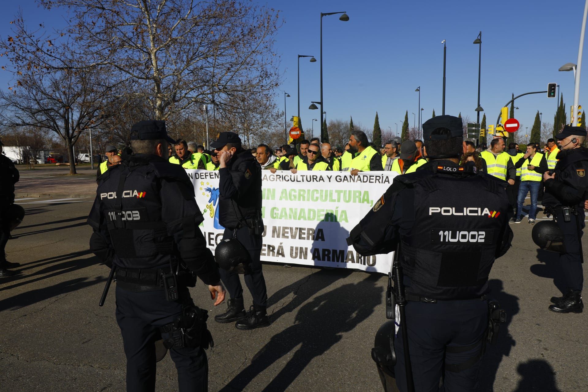 Las protestas de los agricultores llegan a las puertas de La Aljafería