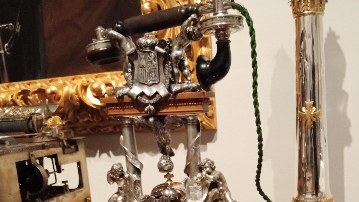 Obsequio del Cuerpo de Correos a la Reina Victoria Eugenia.
