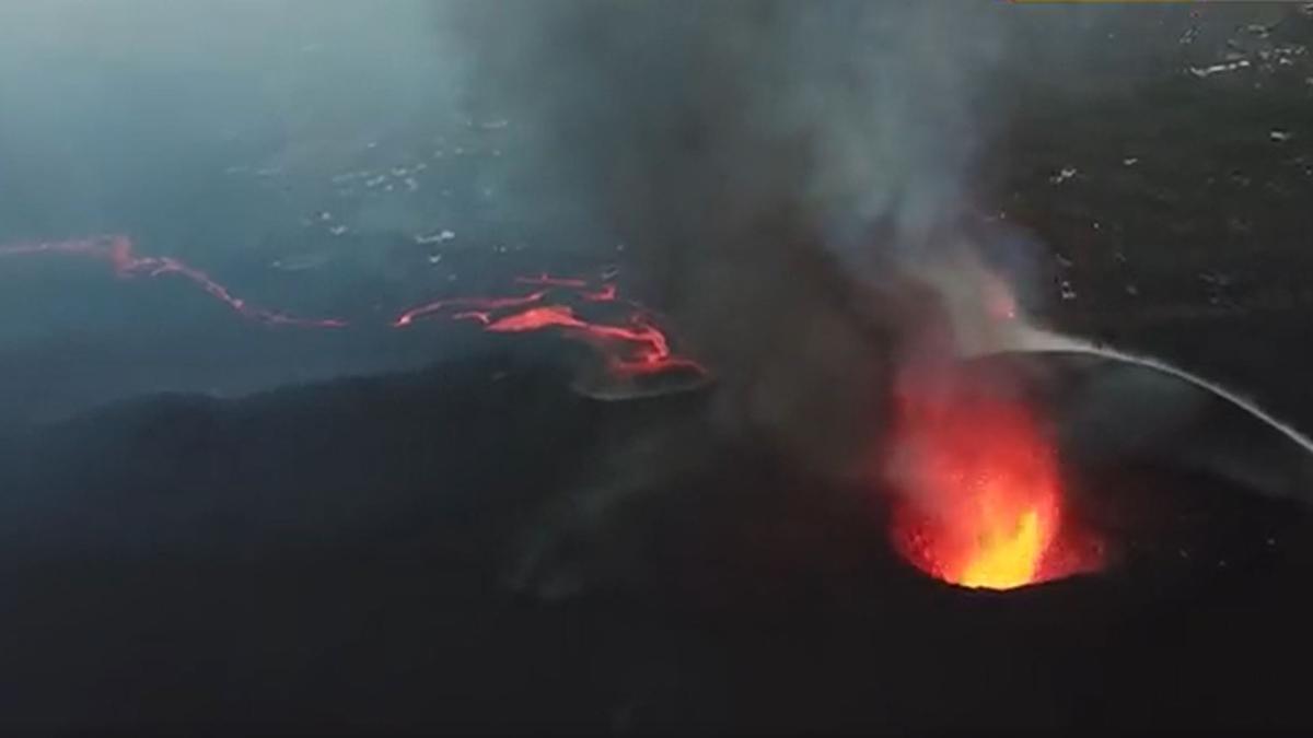 El volcán de La Palma, a vista de pájaro, en el decimotercer día de erupción