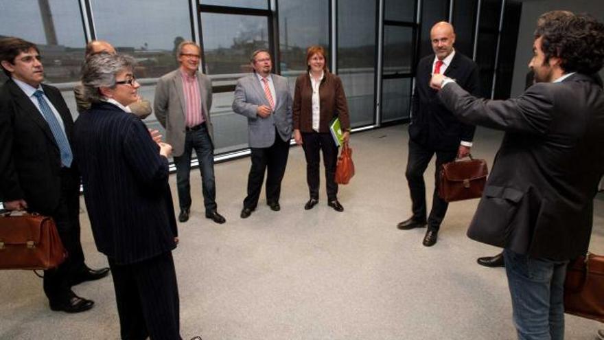 Asistentes a la última reunión del patronato del Niemeyer.