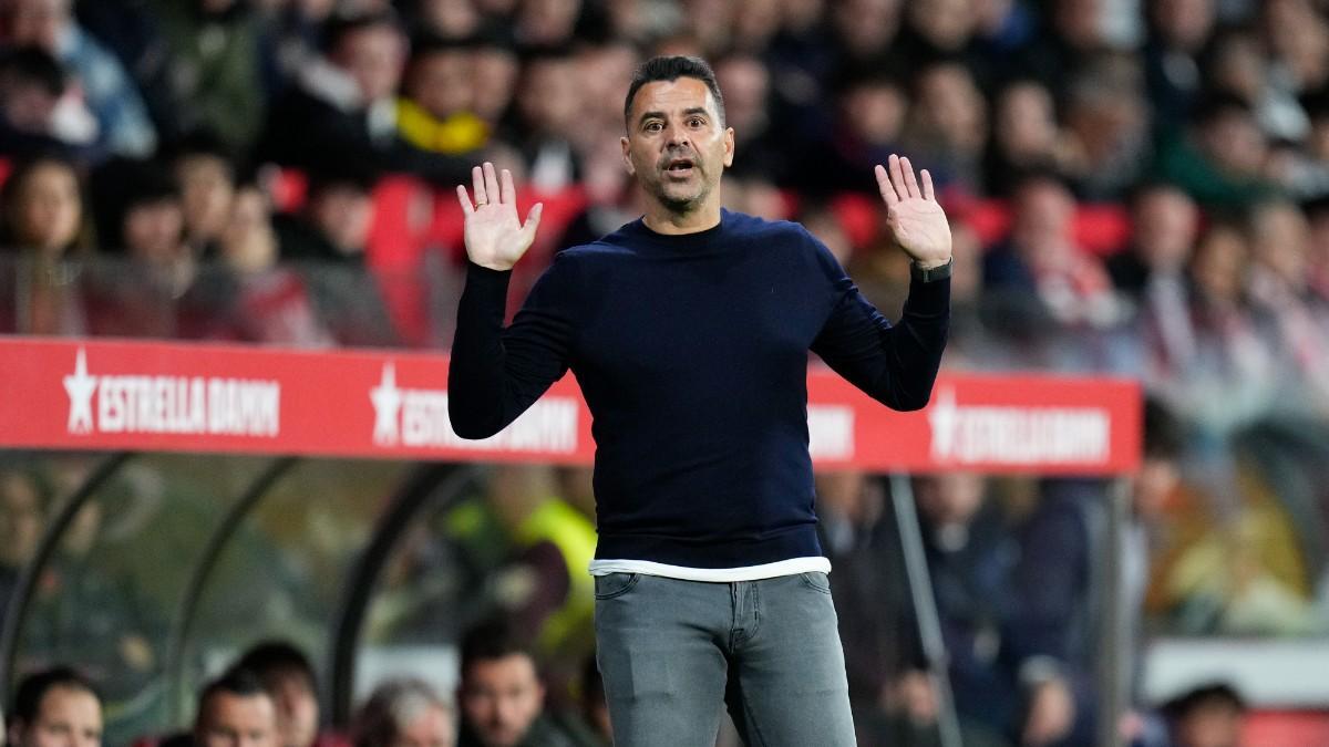 Míchel, dando indicaciones durante el partido contra el Atlético de Madrid