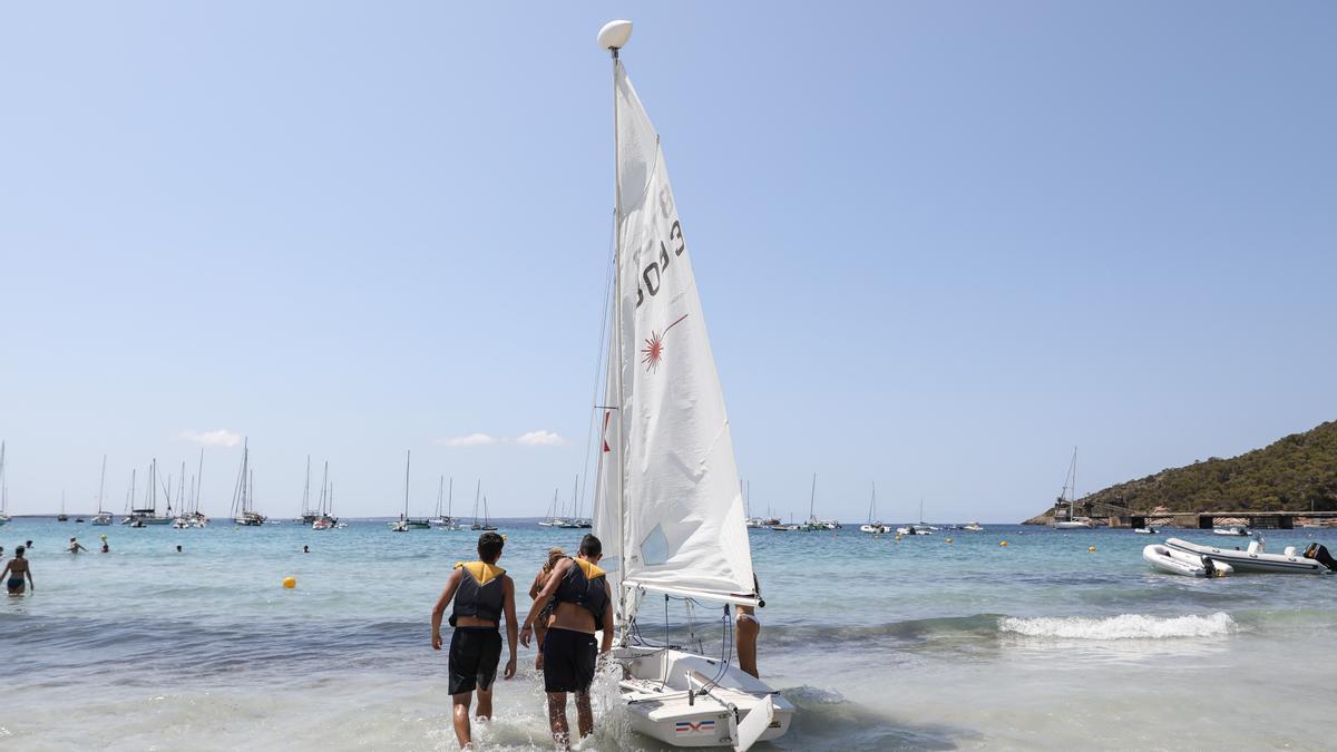 En ses Salines pueden practicarse deportes náuticos