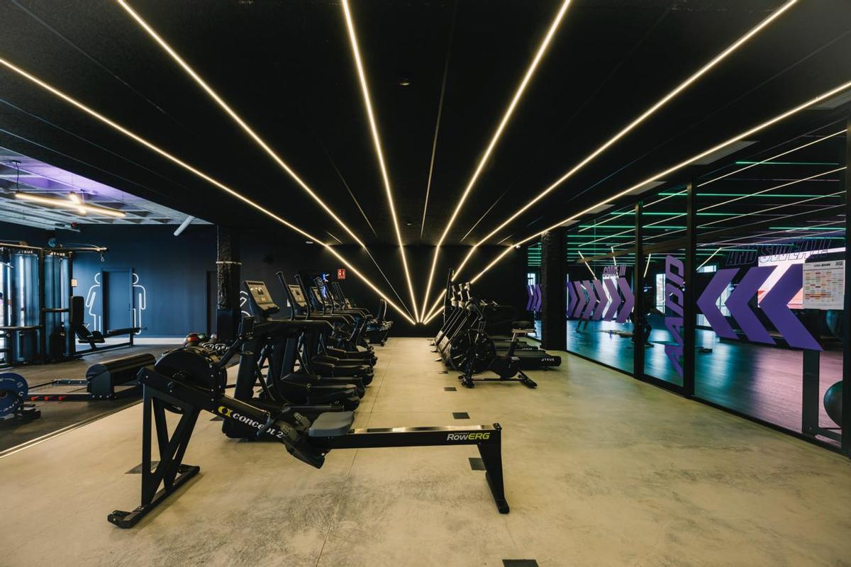 Abre en Vic el segundo gimnasio de la cadena OneDiR 1 La sala principal del gimnasio OneDir Vic.
