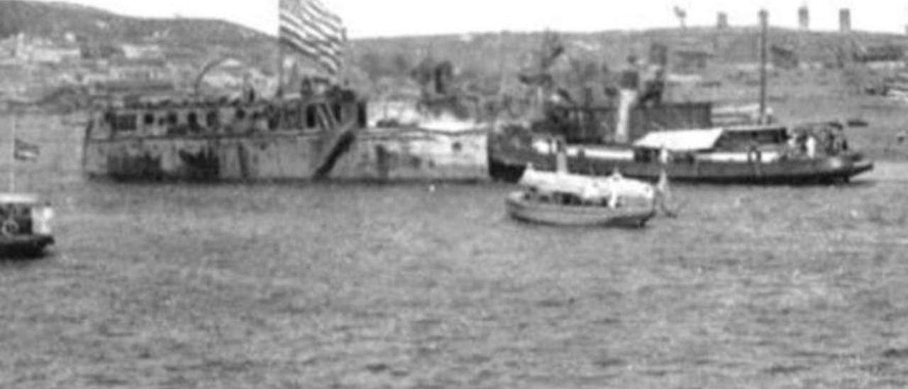 Entre el popurrí de barcos que acompañaron a los restos del «Maine» se encontraba el vapor «Avilés». Fotografía publicada en la página 23 de la revista «Mundo Gráfico» (24-4-1912), recuperada de la hemeroteca digital de la Biblioteca Nacional de España.