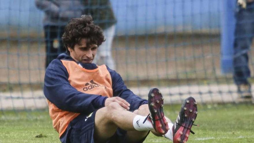 Fabbrini se duele en el suelo de la rodilla izquierda, ayer en El Requexón.