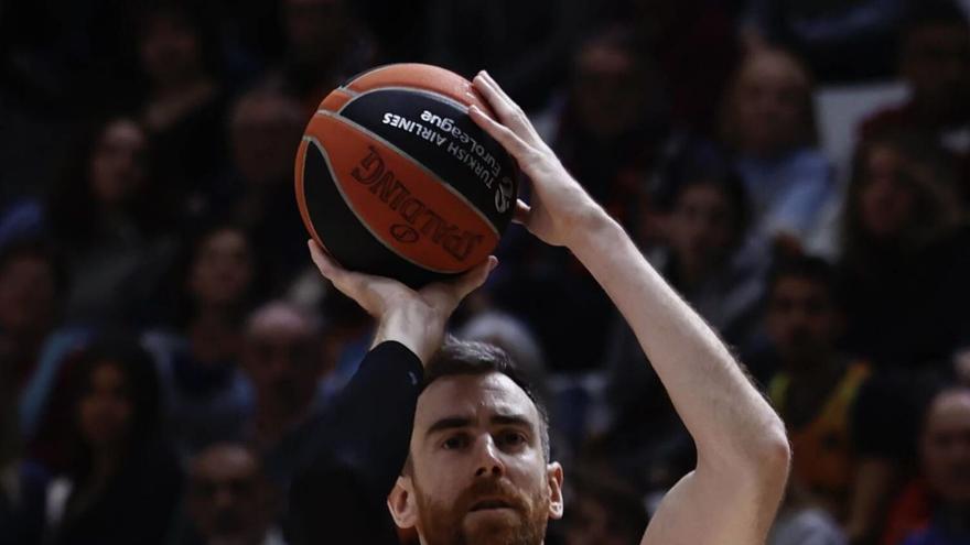 Víctor Claver, clave ayer abriendo el campo y anotando tres triples. | M. A. MONTESINOS