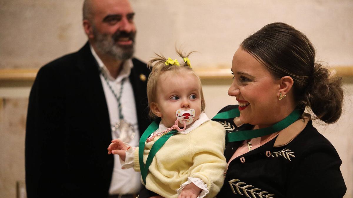 GALERÍA | Imposición de medallas y varas a los nuevos miembros de la Cofradía de la Virgen de la Esperanza