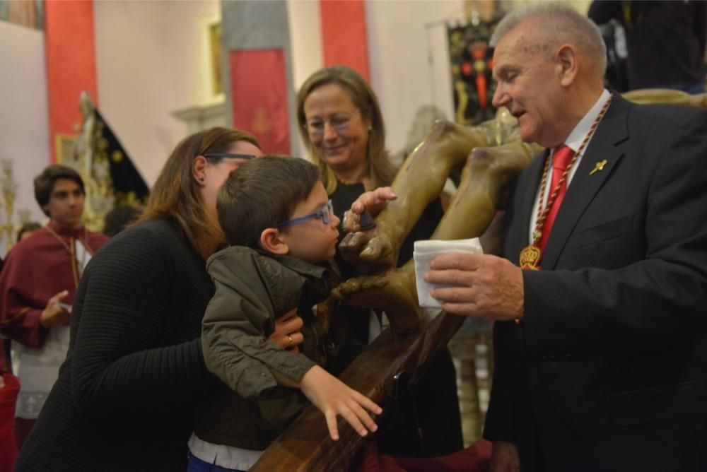 La lluvia no puede con el Besapié del Perdón