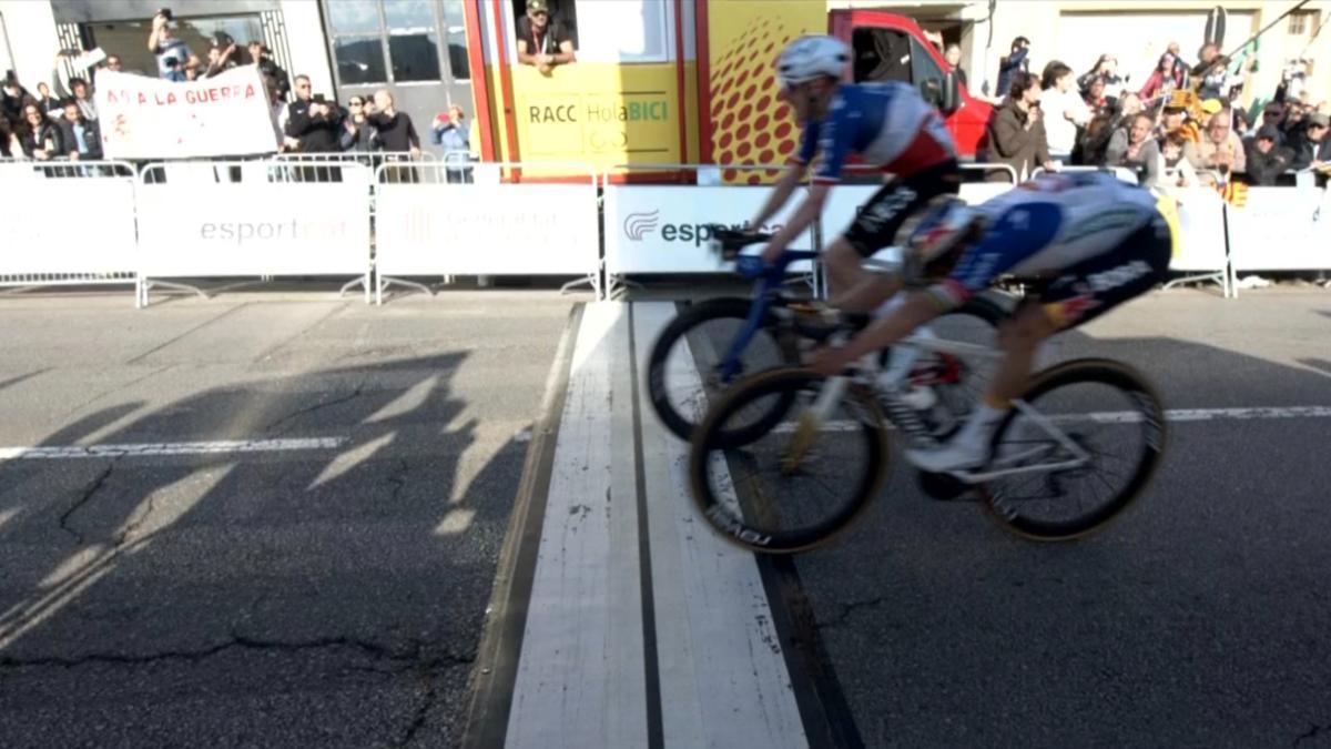 Godon le quita la primera etapa a Evenepoel en la 'foto finish'