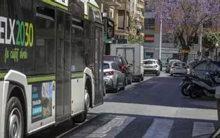 Un estudio sostiene que la mitad de los ilicitanos se desplaza en coche por la ciudad y solo un 9% en bus
