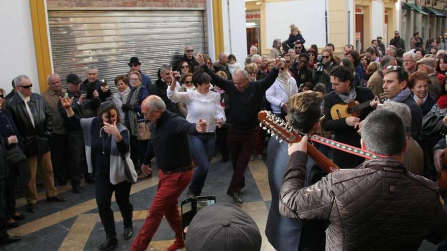 Música y alegría en la calle Corredera