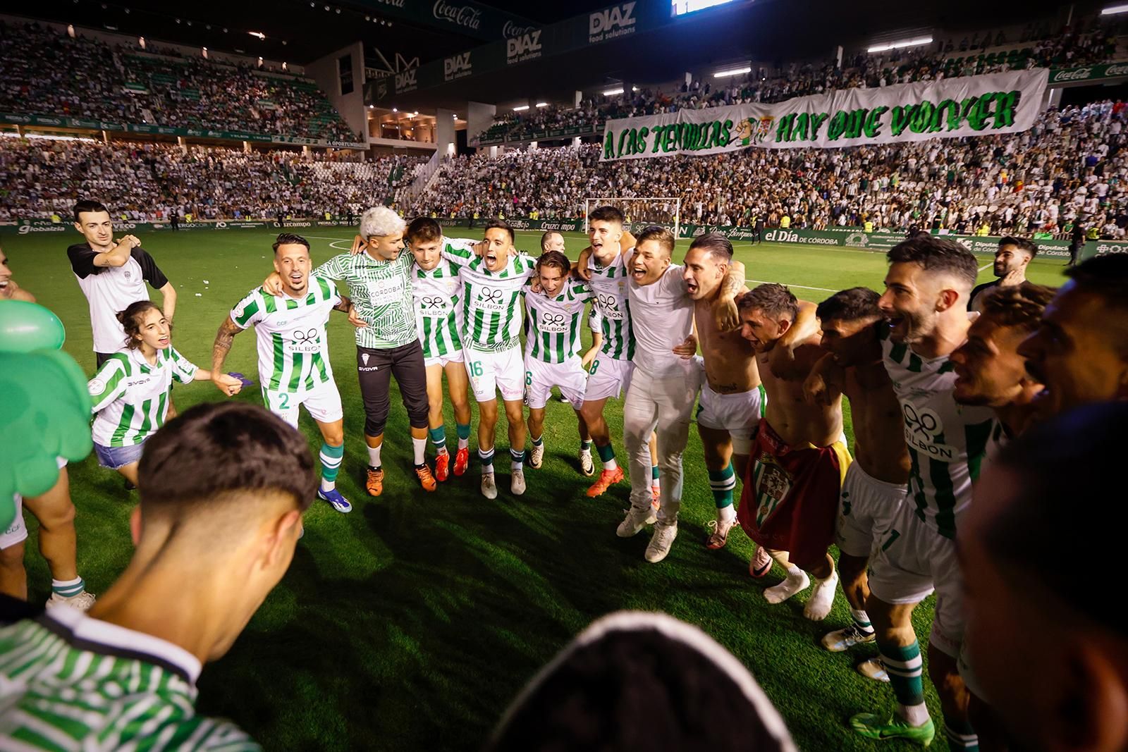 El Córdoba CF vuelve a Segunda / Las mejores imágenes de una noche para la historia