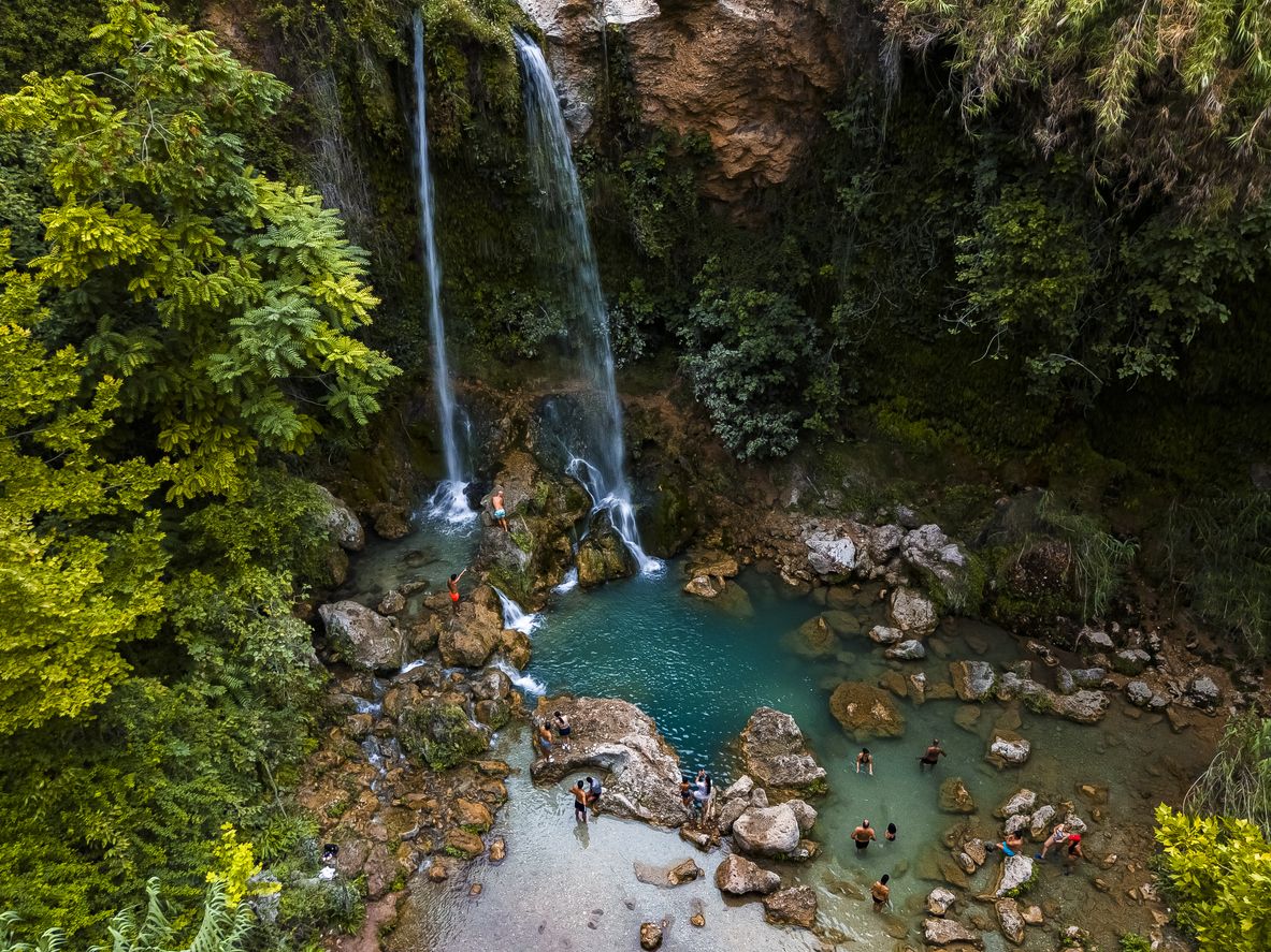 El pueblo con la cascada más bonita de España que tienes que visitar este invierno