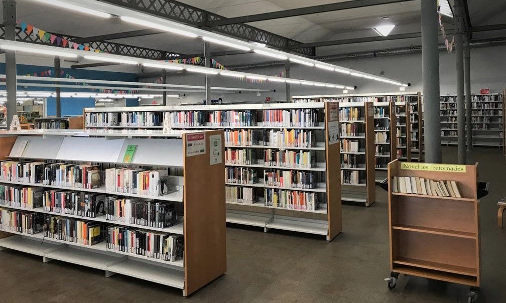 Interior de la Biblioteca Can Casacuberta de Badalona.