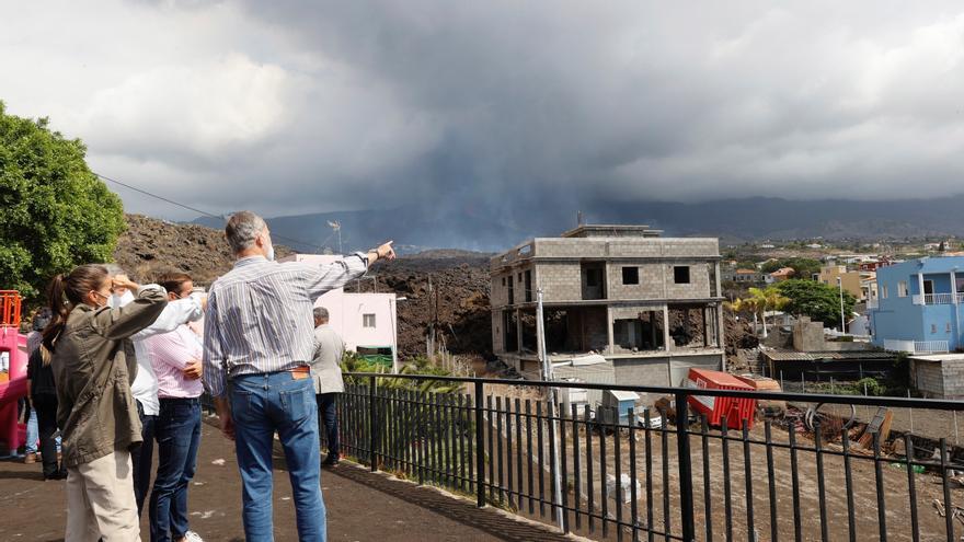 Los Reyes visitan La Palma durante la erupción en Cumbre Vieja