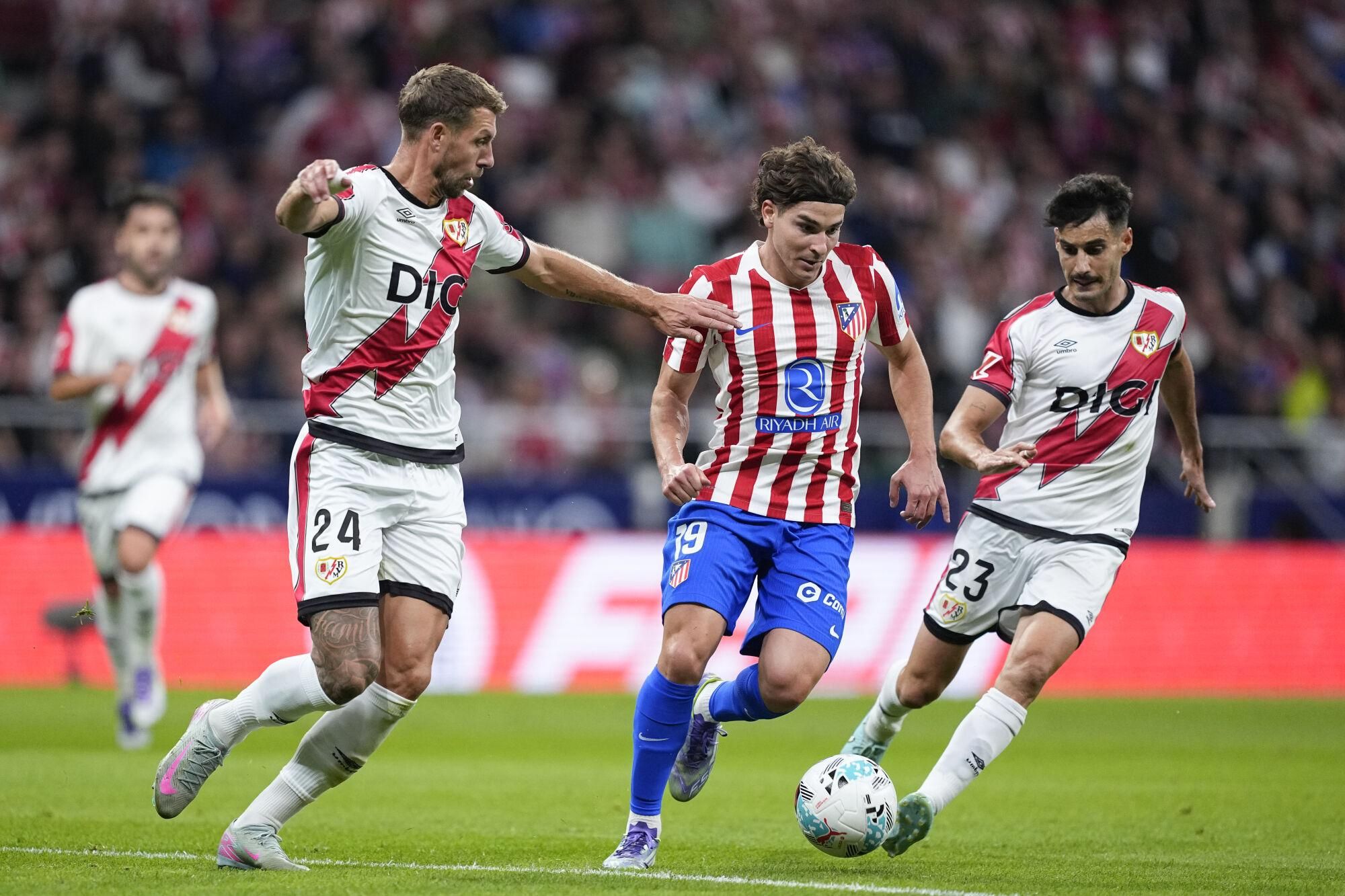Julian Alvarez of Atletico de Madrid and Florian Lejeune of Rayo Vallecano in action during the Spanish League, LaLiga EA Sports, football match played between Atletico de Madrid and Rayo Vallecano at Riyadh Air Metropolitano stadium on September 24, 2025, in Madrid, Spain. AFP7 24/09/2025 ONLY FOR USE IN SPAIN. Oscar J. Barroso / AFP7 / Europa Press;2025;SOCCER;SPAIN;SPORT;ZSOCCER;ZSPORT;Atletico de Madrid v Rayo Vallecano - LaLiga EA Sports;