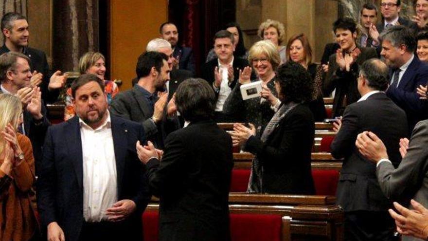 Els diputats independentistes reben Rigau amb aplaudiments al ple