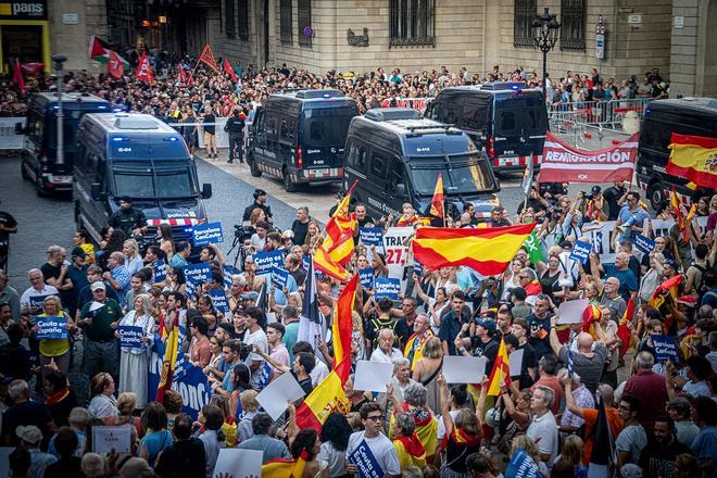 La manifestación por Ceuta reúne miles de personas en Barcelona en medio de un clima de tensión