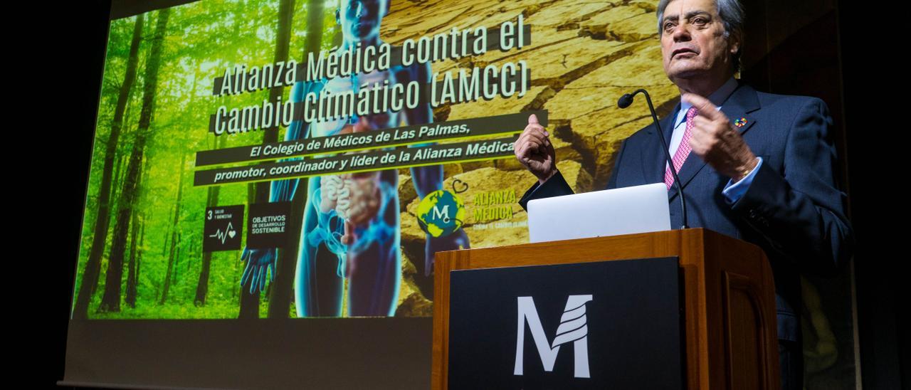 Pedro Cabrera, presidente Colegio Médicos Las Palmas  presenta la  Alianza Médica contra el Cambio Climático.