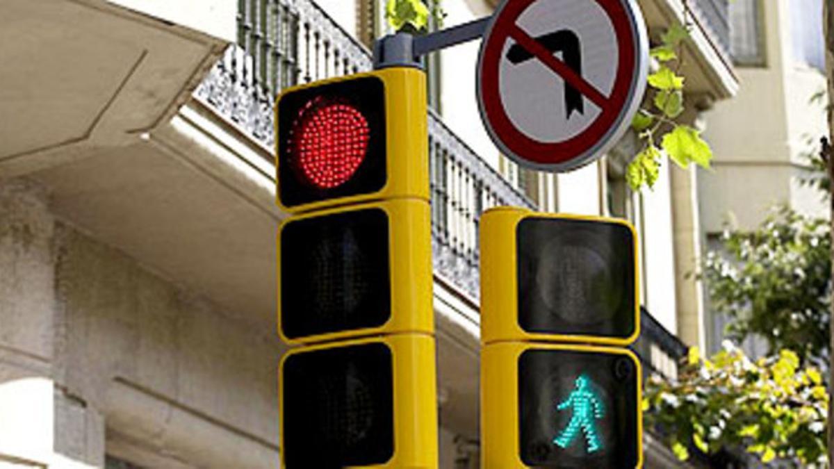 Uno de los nuevos semáforos de Barcelona.